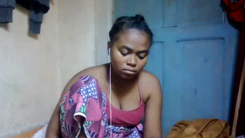 Snapshot of nilahmarie chatting on July 28, 11:17 am nilah online show from July 28, 11:17 am