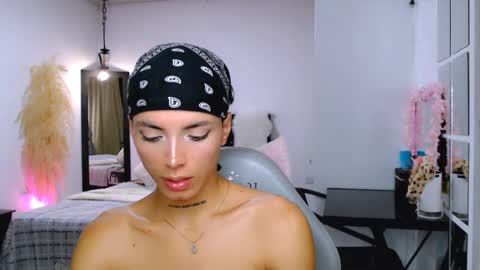 Snapshot of nilam217 chatting on February 14, 5:30 am Nilam online show from February 14, 5:30 am