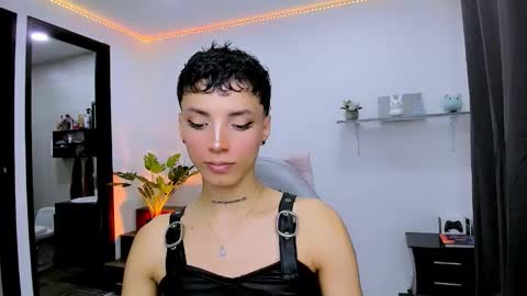 Snapshot of nilam217 chatting on September 16, 11:28 pm Nilam online show from September 16, 11:28 pm