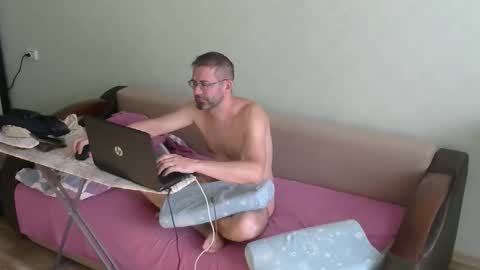 Snapshot of nilko80 chatting on June 4, 1:55 am nilko80 online show from June 4, 1:55 am