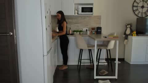 Bella online show from September 11, 1:00 pm