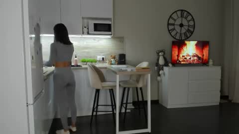 Bella online show from September 24, 2:42 pm