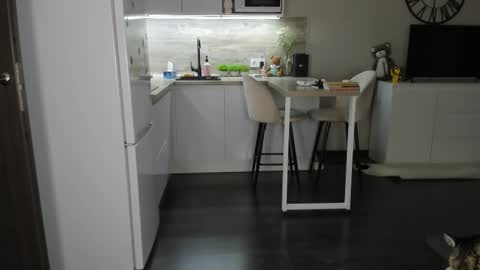 Bella online show from November 6, 6:42 pm