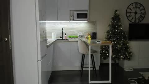 Bella online show from December 3, 2:04 pm