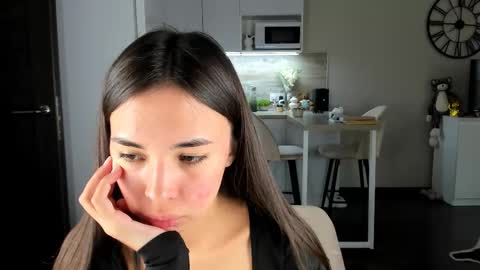 Bella online show from April 28, 1:05 pm