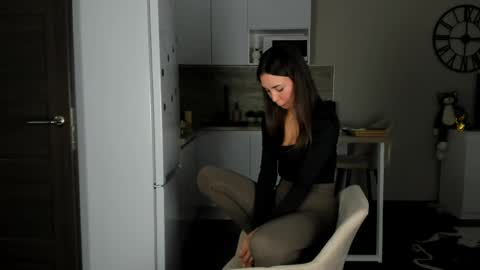 Bella online show from April 29, 5:30 pm