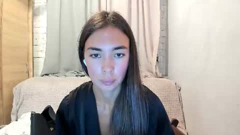 Snapshot of nilliluv chatting on July 13, 8:00 pm Bella online show from July 13, 8:00 pm