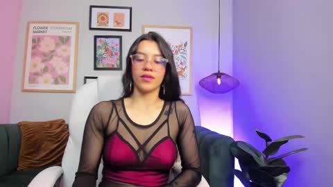 Snapshot of nina__dixon chatting on February 6, 9:06 pm Nina online show from February 6, 9:06 pm