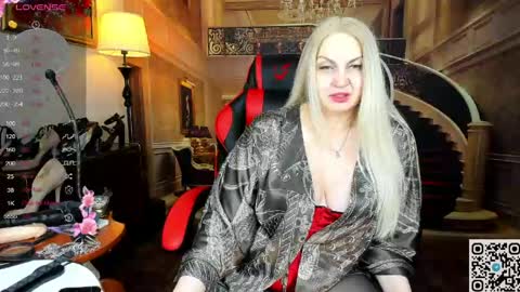Snapshot of nina_deville chatting on May 17, 3:04 am Nina online show from May 17, 3:04 am