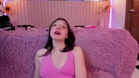 nina_ford_ online show from June 18, 9:14 am