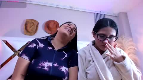 Snapshot of ninablooms01 chatting on March 5, 3:40 am Nina online show from March 5, 3:40 am