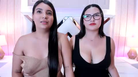 Snapshot of ninablooms01 chatting on September 13, 4:23 am Nina online show from September 13, 4:23 am