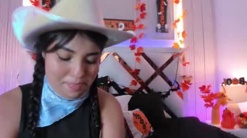 Snapshot of ninablooms01 chatting on October 17, 7:44 am Nina online show from October 17, 7:44 am