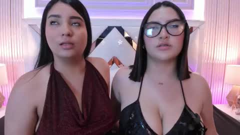 Snapshot of ninablooms01 chatting on December 14, 12:38 am Nina online show from December 14, 12:38 am