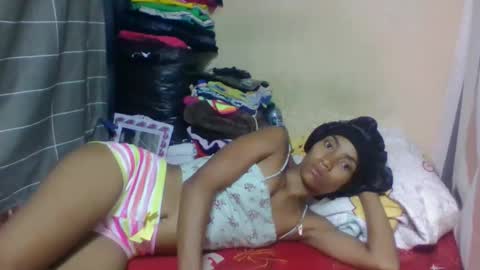 Snapshot of ninaeaa chatting on May 21, 9:00 pm ninaeaa online show from May 21, 9:00 pm