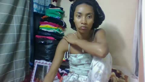 Snapshot of ninaeaa chatting on May 22, 11:49 am ninaeaa online show from May 22, 11:49 am