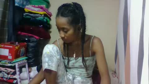 Snapshot of ninaeaa chatting on May 23, 7:29 pm ninaeaa online show from May 23, 7:29 pm