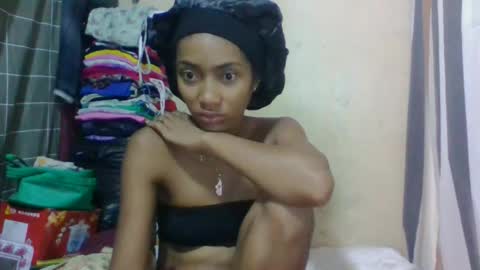 Snapshot of ninaeaa chatting on May 24, 9:31 pm ninaeaa online show from May 24, 9:31 pm