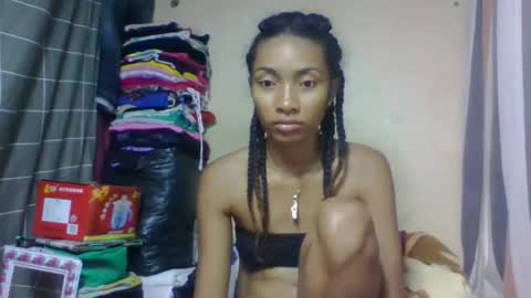 Snapshot of ninaeaa chatting on May 25, 10:32 am ninaeaa online show from May 25, 10:32 am