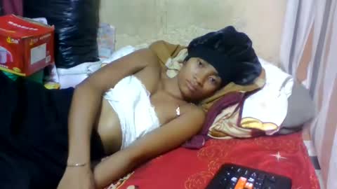 Snapshot of ninaeaa chatting on May 28, 8:33 am ninaeaa online show from May 28, 8:33 am