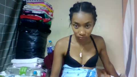 Snapshot of ninaeaa chatting on June 11, 6:06 pm ninaeaa online show from June 11, 6:06 pm