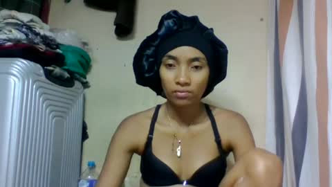 Snapshot of ninaeaa chatting on June 15, 5:37 pm ninaeaa online show from June 15, 5:37 pm