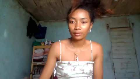 Snapshot of ninaeaa chatting on July 22, 12:19 pm ninaeaa online show from July 22, 12:19 pm