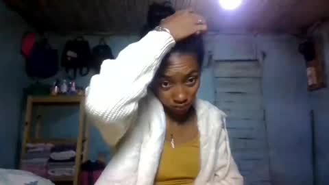 Snapshot of ninaeaa chatting on July 23, 1:41 am ninaeaa online show from July 23, 1:41 am