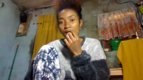 Snapshot of ninaeaa chatting on July 31, 6:13 am ninaeaa online show from July 31, 6:13 am