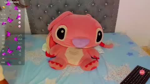 Snapshot of ninagrey03 chatting on December 21, 12:53 am Valentina online show from December 21, 12:53 am