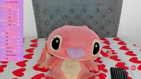 Snapshot of ninagrey03 chatting on February 15, 11:03 pm Valentina online show from February 15, 11:03 pm