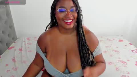 Snapshot of ninagrey03 chatting on September 29, 3:17 pm Valentina online show from September 29, 3:17 pm