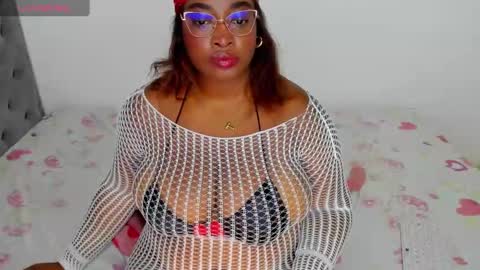 Snapshot of ninagrey03 chatting on October 3, 11:57 pm Valentina online show from October 3, 11:57 pm