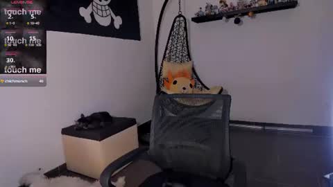 ninamonroee online show from June 18, 12:55 am
