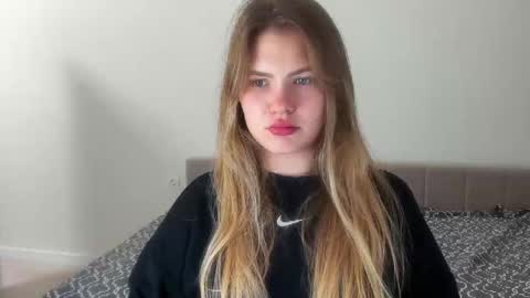 ninarihh online show from March 11, 3:34 pm