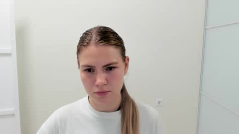 ninarihh online show from September 19, 11:00 am