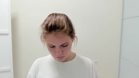 ninarihh online show from September 20, 9:43 am