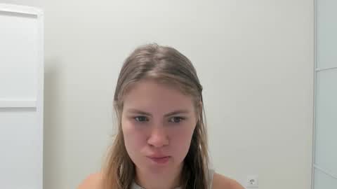 ninarihh online show from September 22, 8:05 am