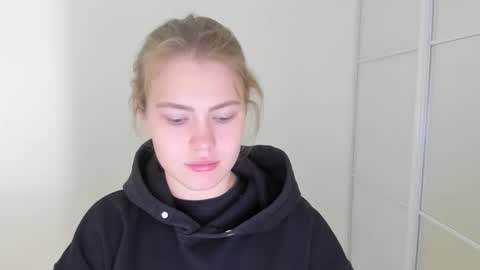 ninarihh online show from October 15, 9:20 am