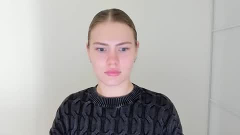 ninarihh online show from November 12, 10:37 am