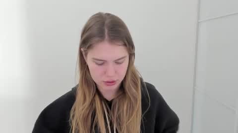 ninarihh online show from November 14, 9:19 am