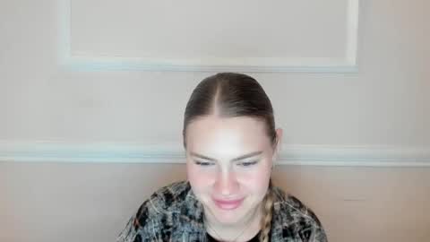 ninarihh online show from November 21, 1:10 pm