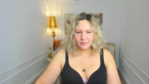 Snapshot of ninastarle chatting on May 3, 4:40 am ninastarle online show from May 3, 4:40 am