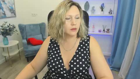 Snapshot of ninastarle chatting on May 9, 11:37 am ninastarle online show from May 9, 11:37 am