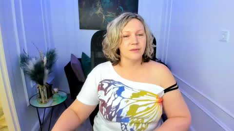 Snapshot of ninastarle chatting on May 20, 4:51 am ninastarle online show from May 20, 4:51 am