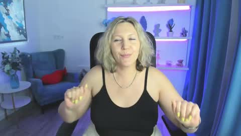 Snapshot of ninastarle chatting on May 21, 11:39 am ninastarle online show from May 21, 11:39 am