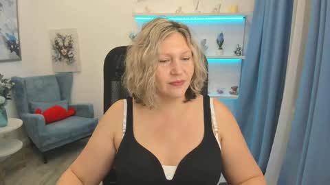 Snapshot of ninastarle chatting on June 6, 5:12 am ninastarle online show from June 6, 5:12 am