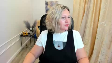 Snapshot of ninastarle chatting on June 16, 11:46 am ninastarle online show from June 16, 11:46 am