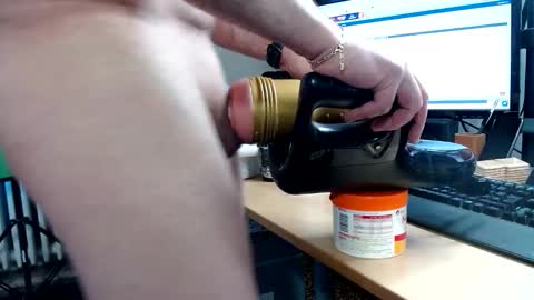 Snapshot of ninetynine_99 chatting on April 9, 3:39 pm ninetynine_99 online show from April 9, 3:39 pm