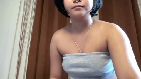 nini_luvskorn online show from May 13, 11:00 pm